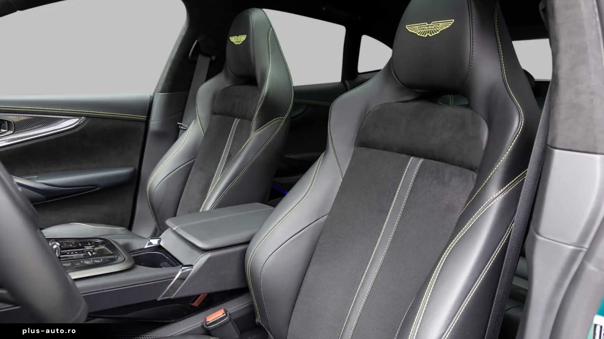 Aston Martin DBX 707 -Podium Green-