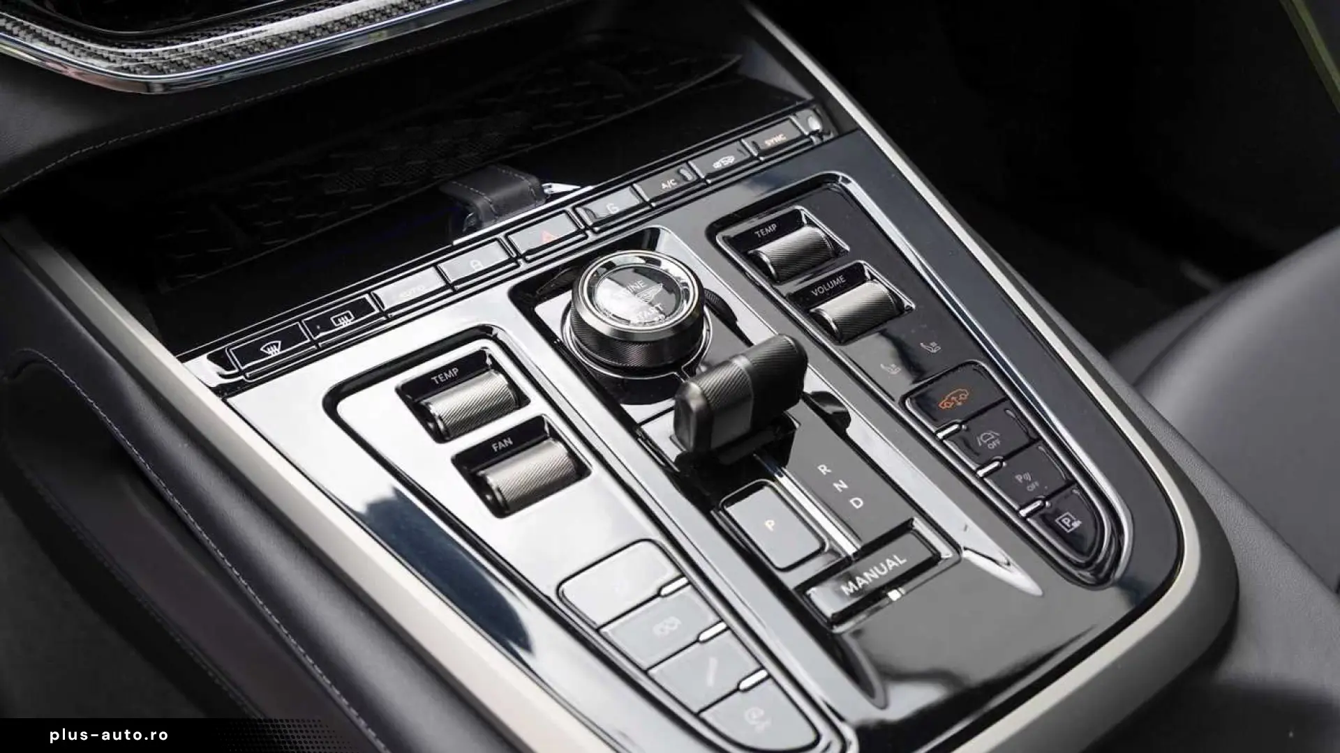 Aston Martin DBX 707 -Podium Green-