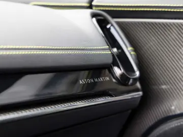 Aston Martin DBX 707 -Podium Green-