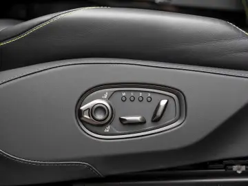 Aston Martin DBX 707 -Podium Green-