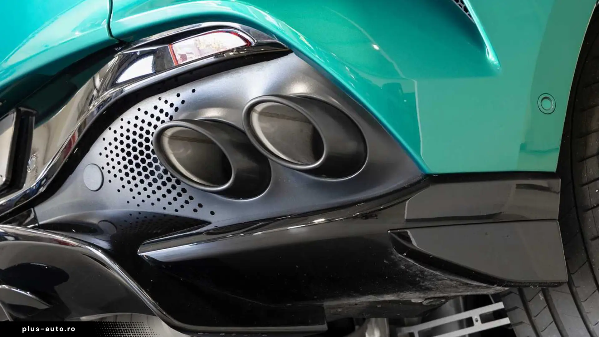 Aston Martin DBX 707 -Podium Green-