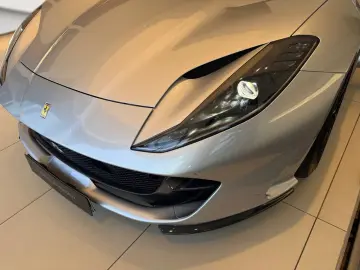 FERRARI 812 Superfast Painted Shields Racing Seats