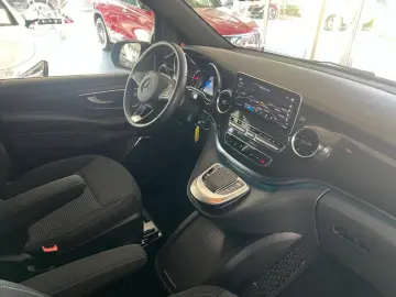MERCEDES-BENZ V 300 d EditionSport Airmatic Distr 8Sitze