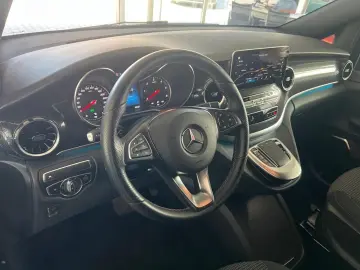MERCEDES-BENZ V 300 d EditionSport Airmatic Distr 8Sitze
