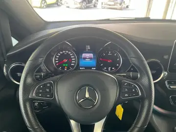 MERCEDES-BENZ V 300 d EditionSport Airmatic Distr 8Sitze