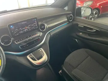 MERCEDES-BENZ V 300 d EditionSport Airmatic Distr 8Sitze