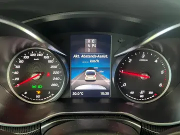 MERCEDES-BENZ V 300 d EditionSport Airmatic Distr 8Sitze