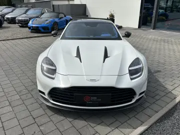 Aston Martin Vanquish V12 by  Q  full CARBON