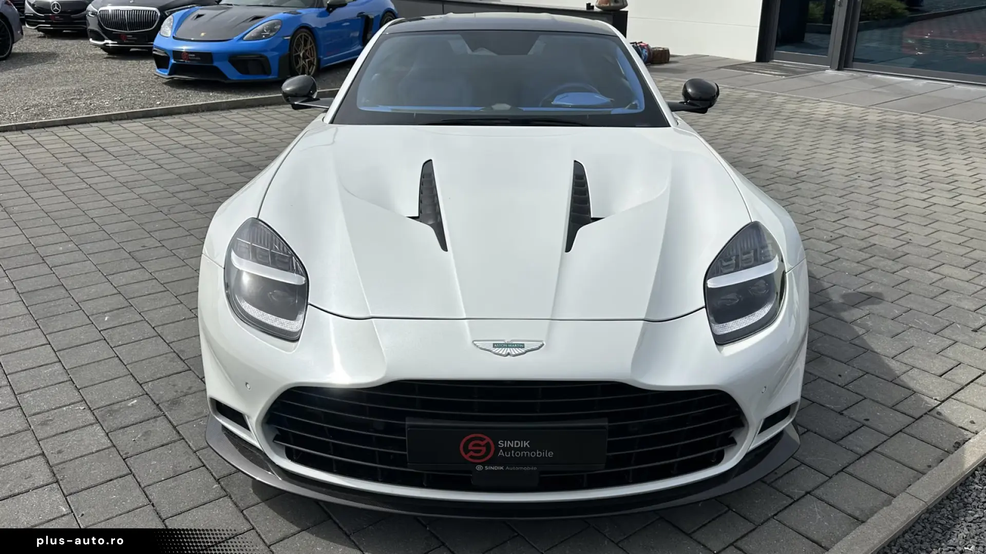 Aston Martin Vanquish V12 by  Q  full CARBON