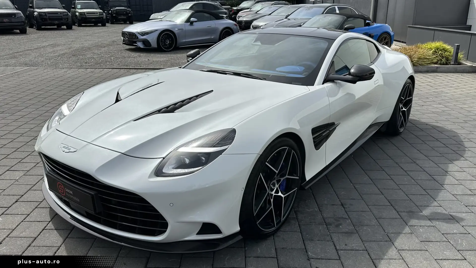 Aston Martin Vanquish V12 by  Q  full CARBON