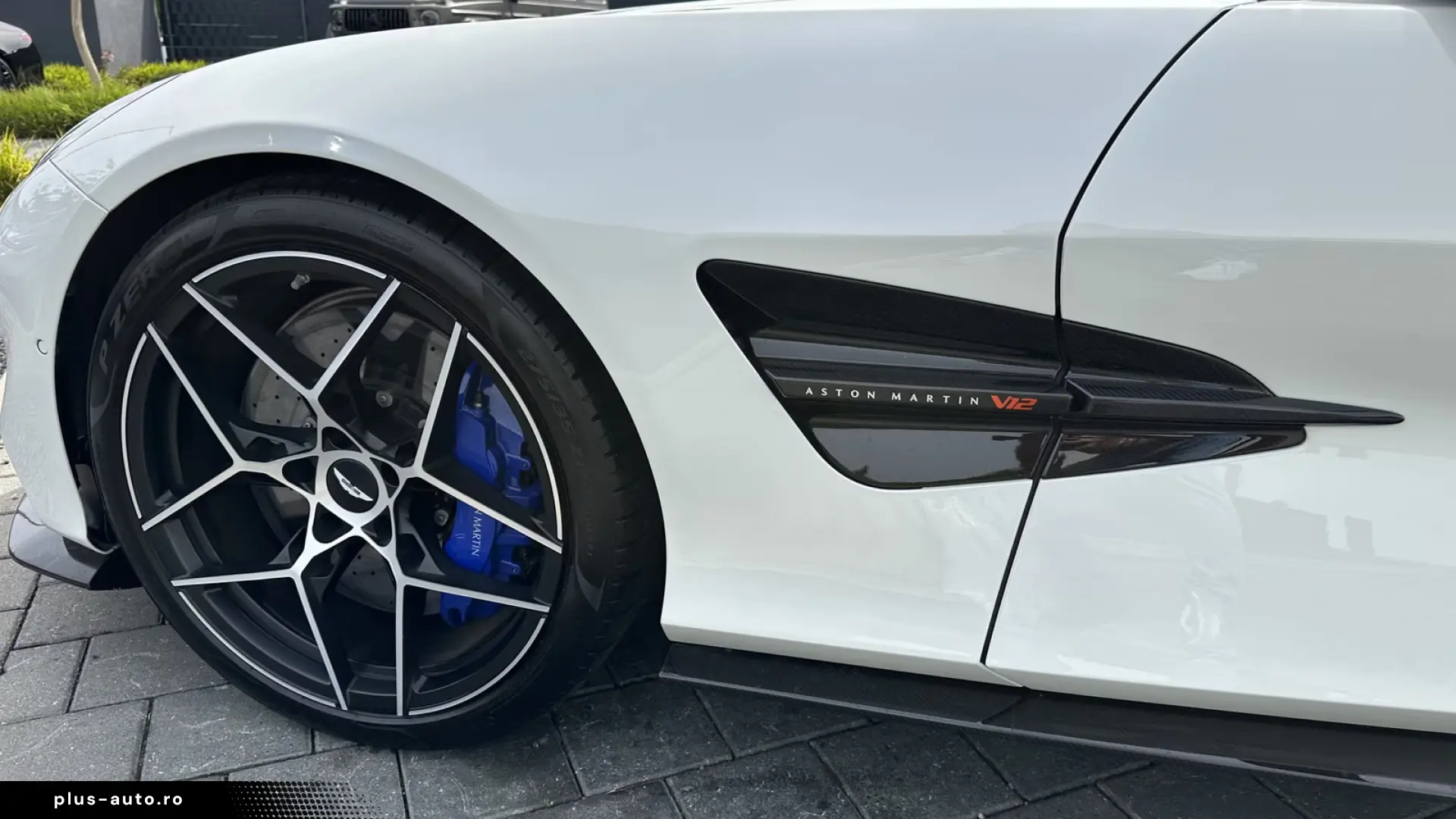 Aston Martin Vanquish V12 by  Q  full CARBON