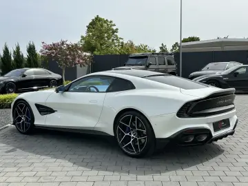 Aston Martin Vanquish V12 by  Q  full CARBON