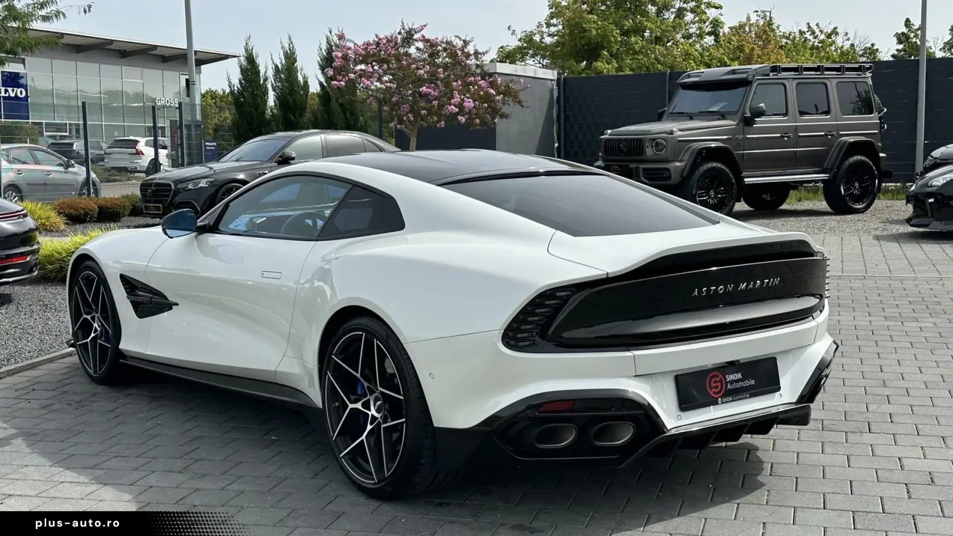 Aston Martin Vanquish V12 by  Q  full CARBON
