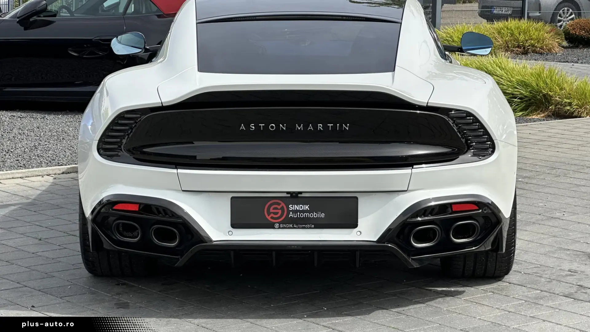 Aston Martin Vanquish V12 by  Q  full CARBON