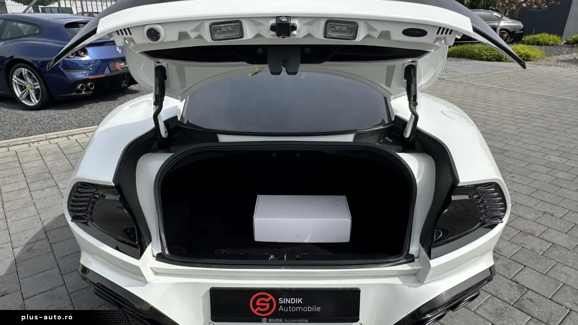 Aston Martin Vanquish V12 by  Q  full CARBON
