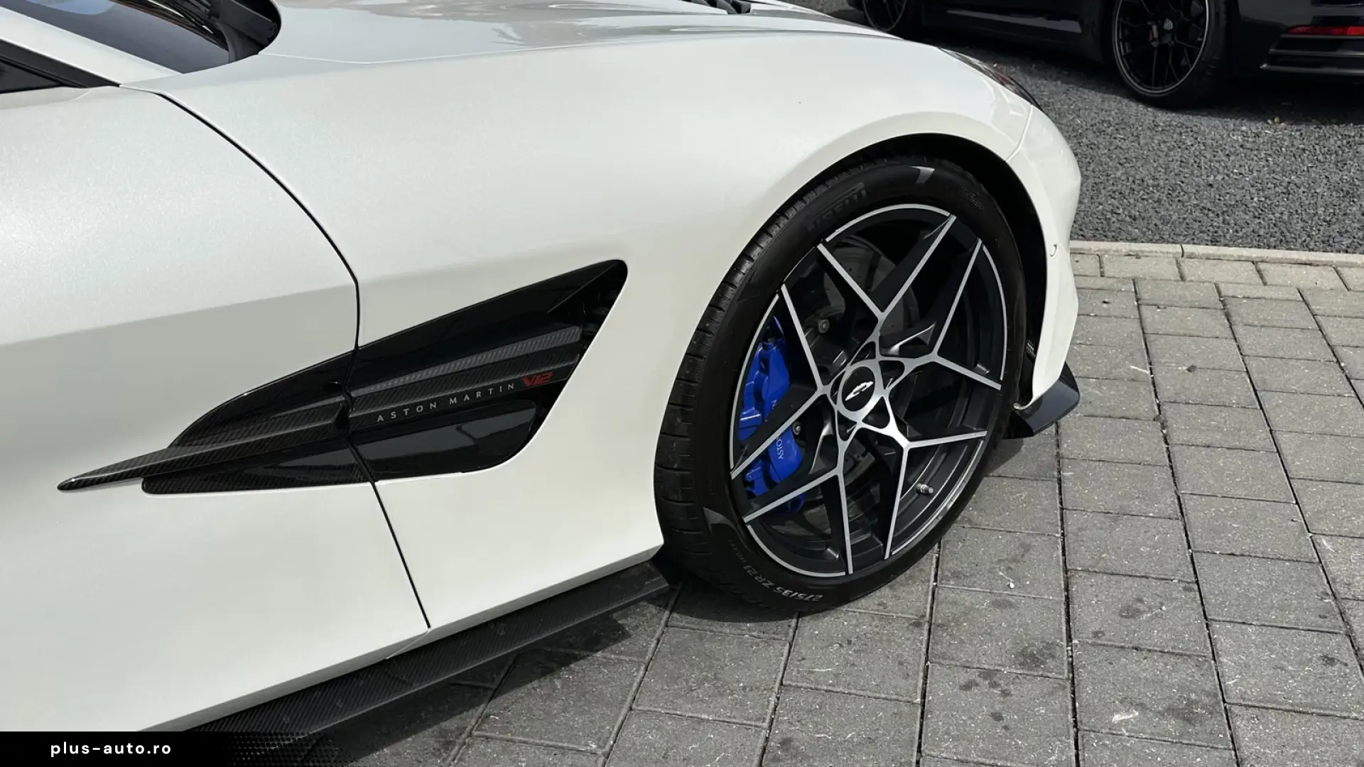 Aston Martin Vanquish V12 by  Q  full CARBON