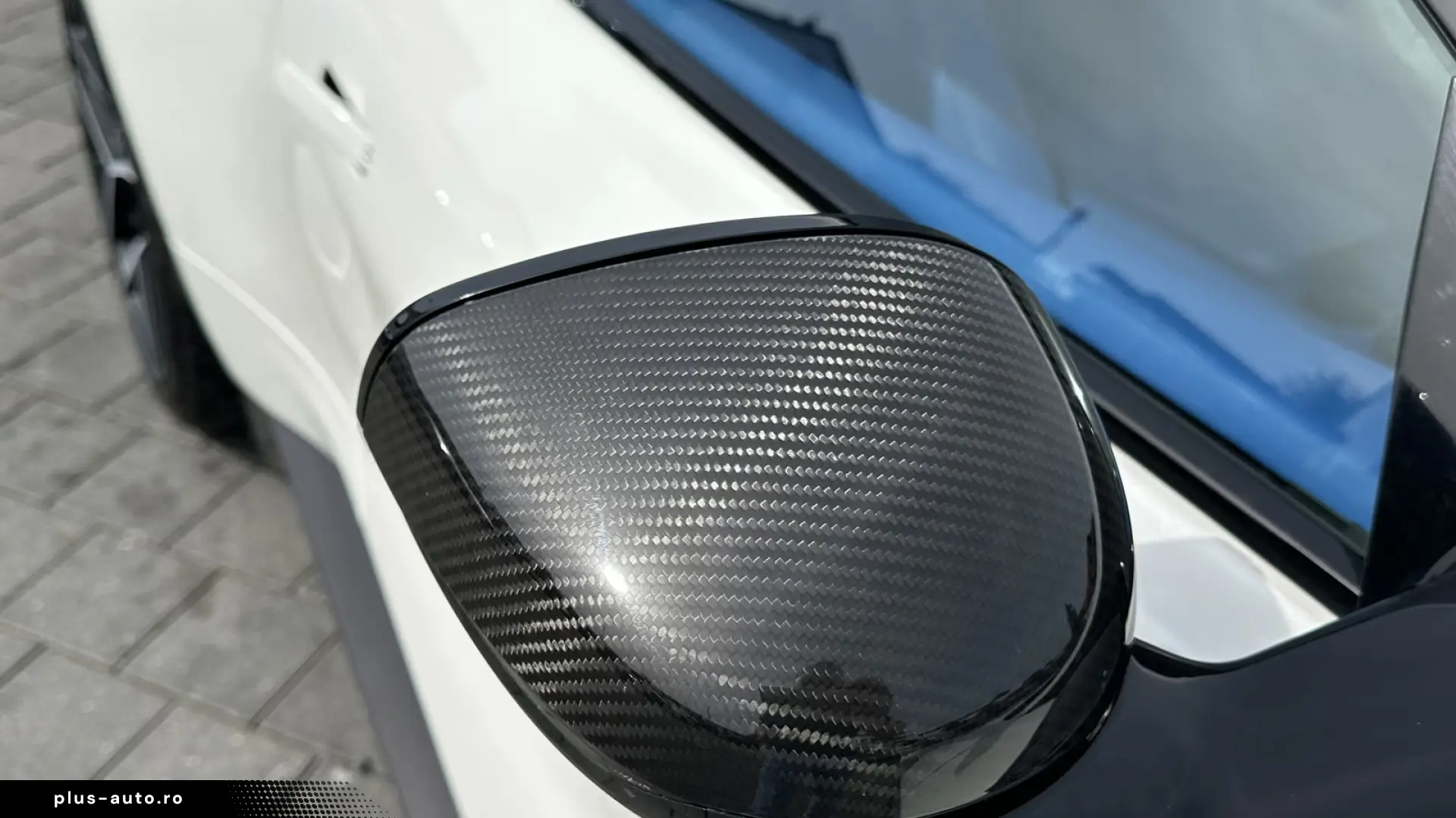 Aston Martin Vanquish V12 by  Q  full CARBON
