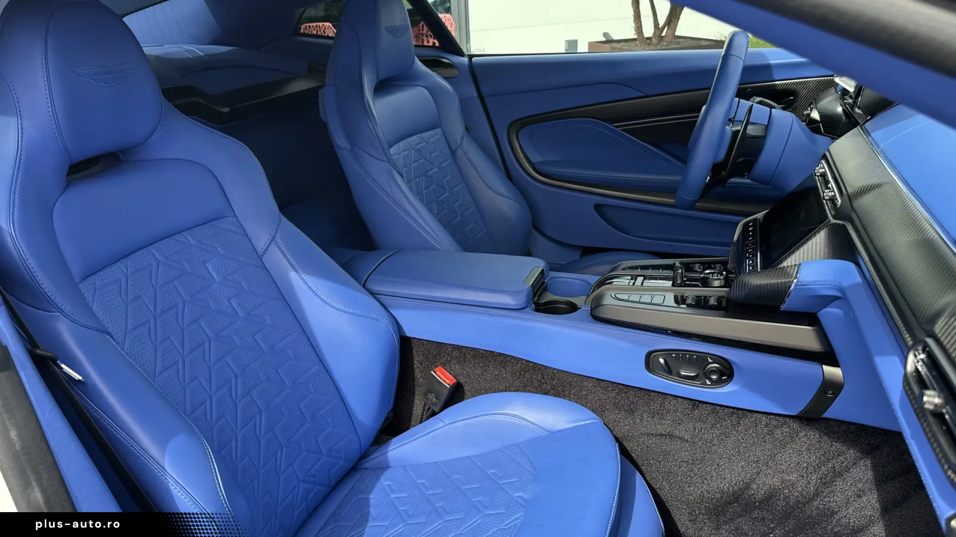 Aston Martin Vanquish V12 by  Q  full CARBON