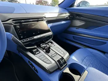 Aston Martin Vanquish V12 by  Q  full CARBON