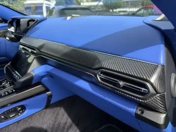 Aston Martin Vanquish V12 by  Q  full CARBON