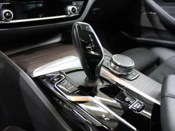 BMW 520dxDrive Head-Up Laser H&K GSDH Kamera Komfort