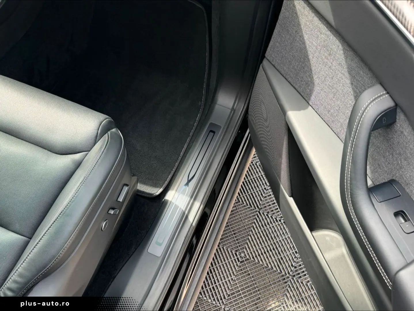 TESLA MODEL X PLAID   ENHANCED AP   6SEAT   22INCH