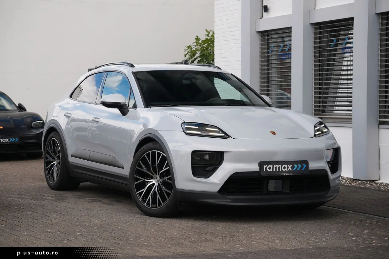 PORSCHE Macan 4 INNODRIVE-LUFT.-PANO-2xDISPLAY-AHK