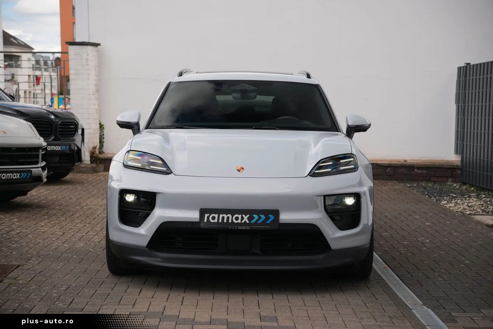 PORSCHE Macan 4 INNODRIVE-LUFT.-PANO-2xDISPLAY-AHK