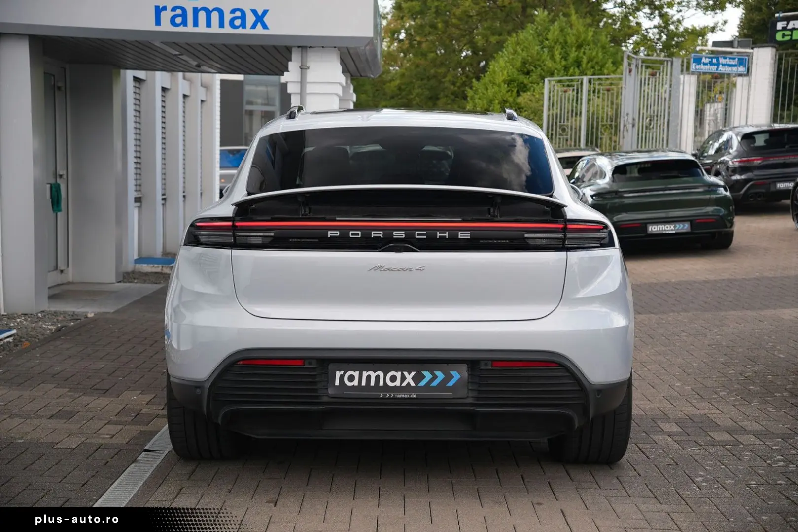PORSCHE Macan 4 INNODRIVE-LUFT.-PANO-2xDISPLAY-AHK