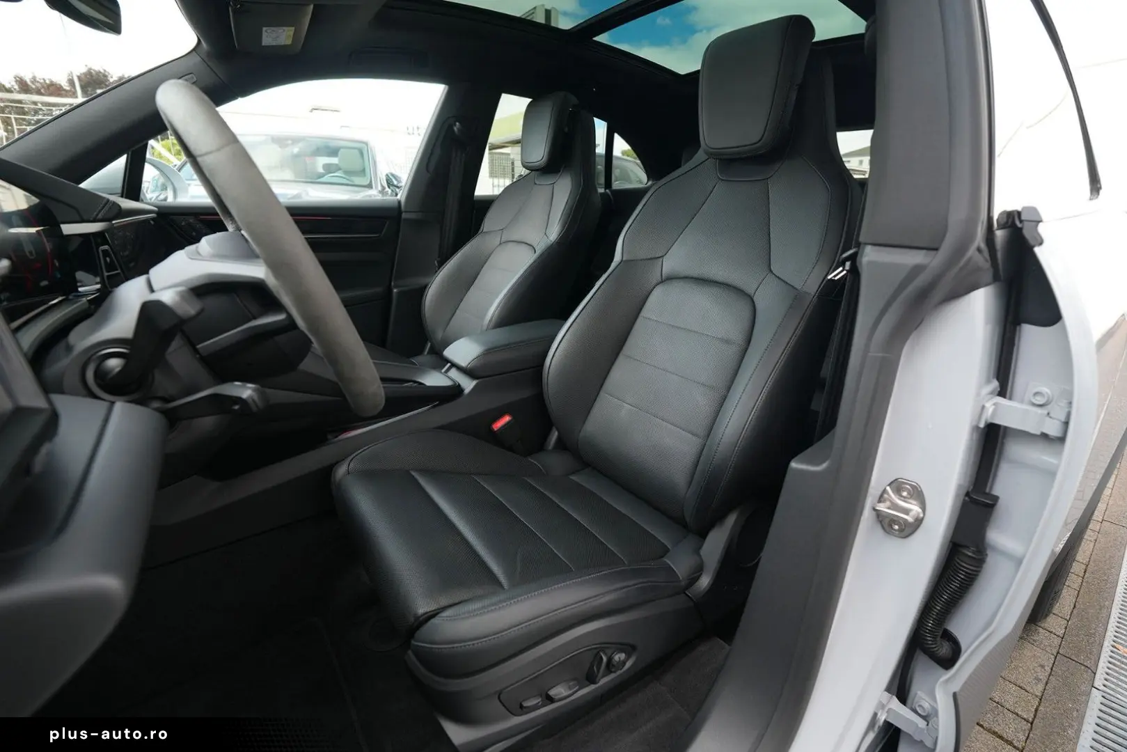 PORSCHE Macan 4 INNODRIVE-LUFT.-PANO-2xDISPLAY-AHK