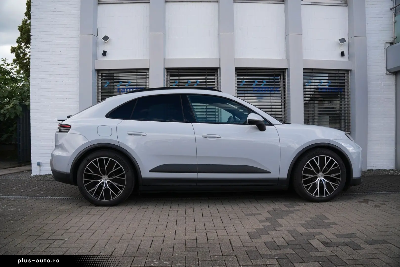 PORSCHE Macan 4 INNODRIVE-LUFT.-PANO-2xDISPLAY-AHK