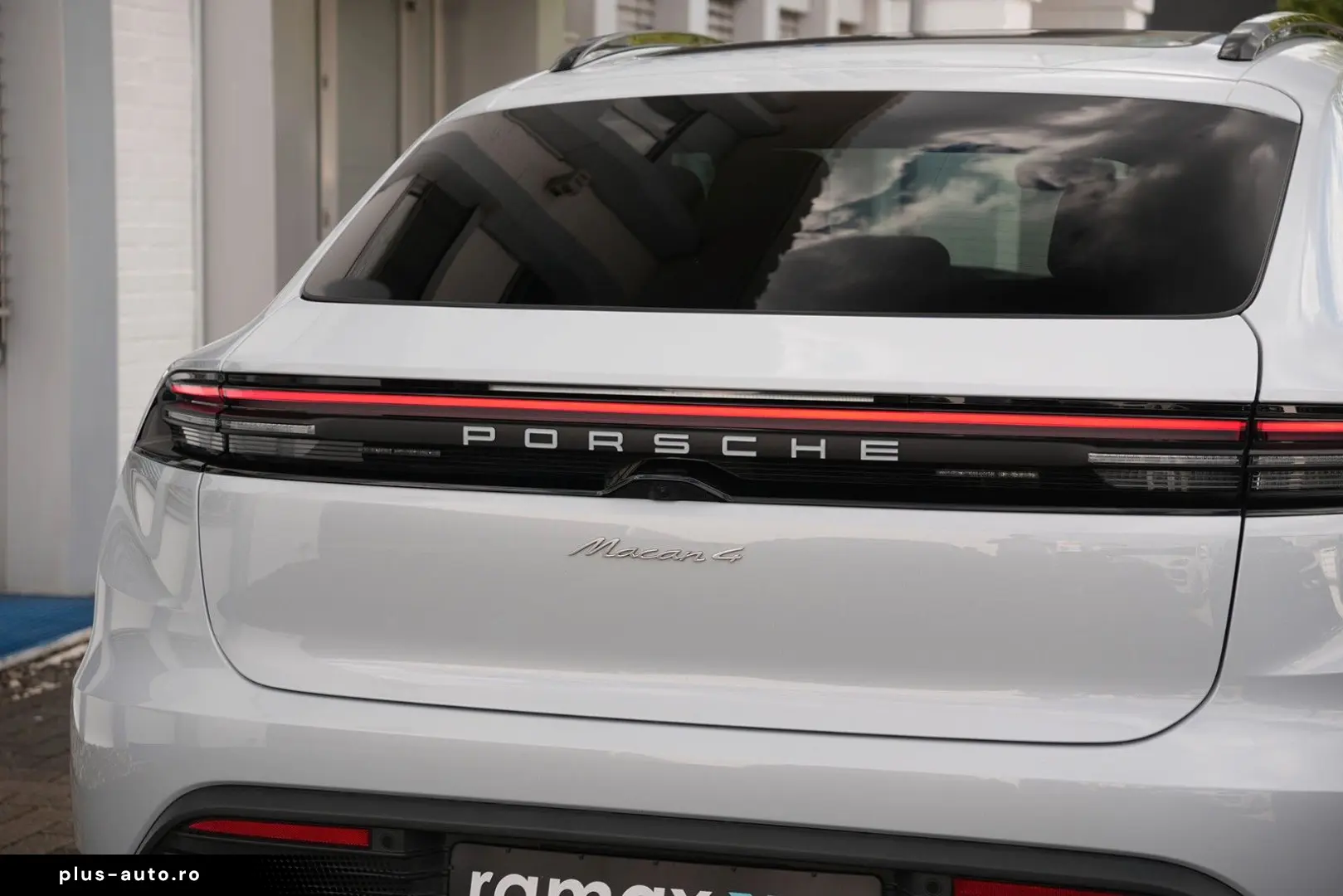 PORSCHE Macan 4 INNODRIVE-LUFT.-PANO-2xDISPLAY-AHK