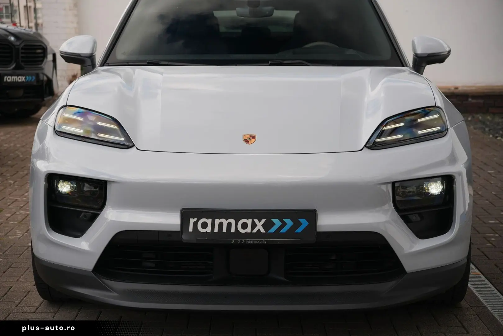 PORSCHE Macan 4 INNODRIVE-LUFT.-PANO-2xDISPLAY-AHK