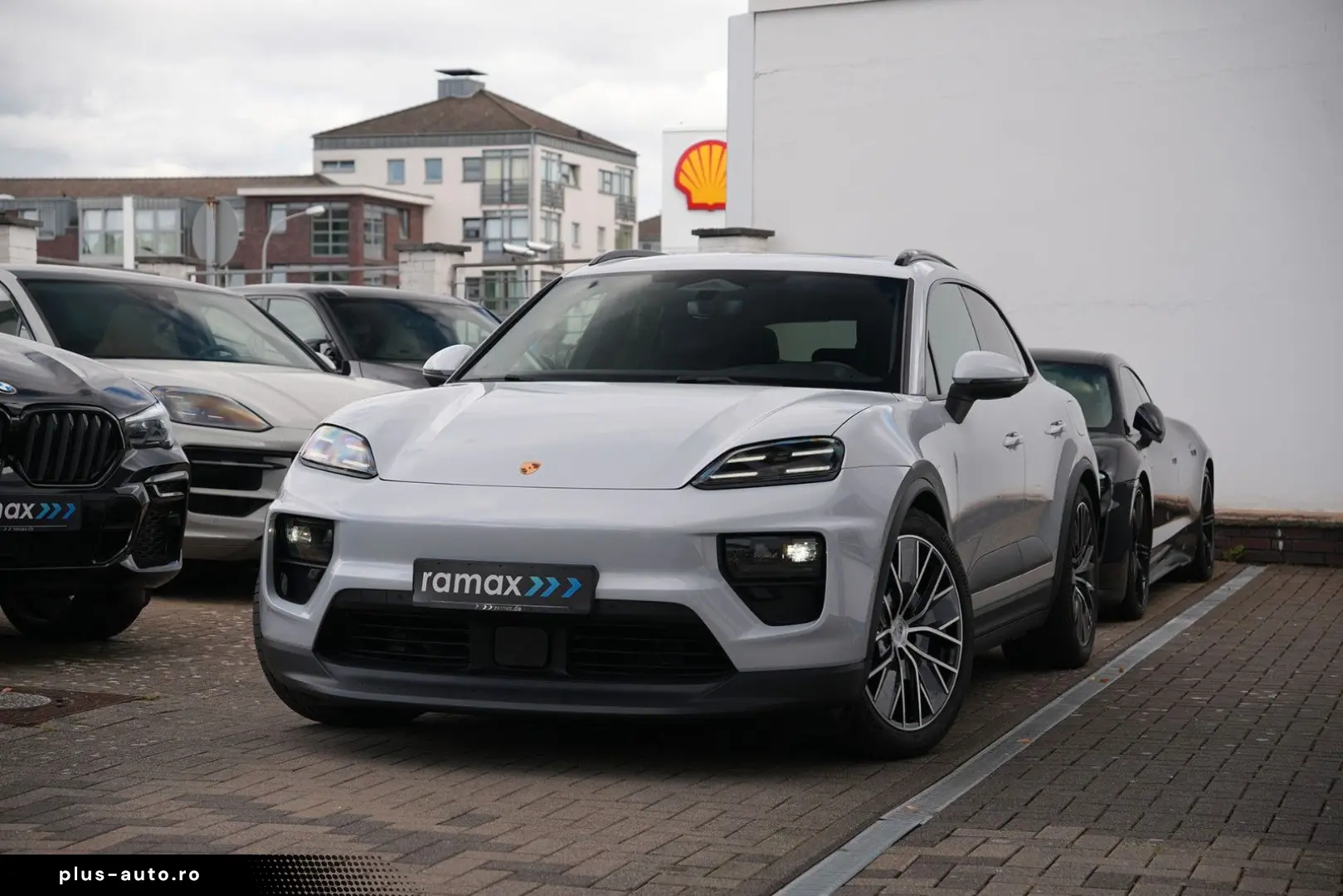 PORSCHE Macan 4 INNODRIVE-LUFT.-PANO-2xDISPLAY-AHK