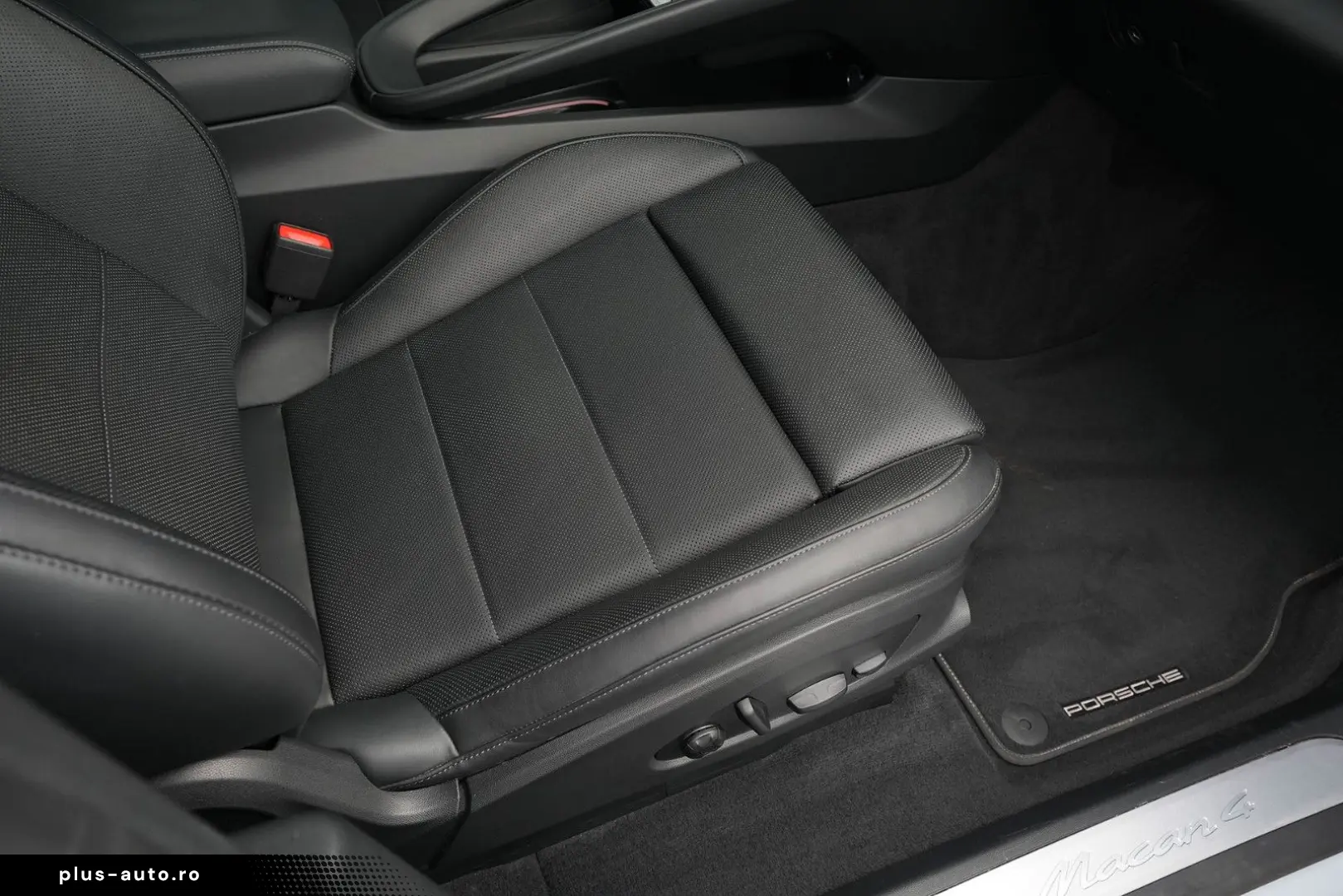 PORSCHE Macan 4 INNODRIVE-LUFT.-PANO-2xDISPLAY-AHK