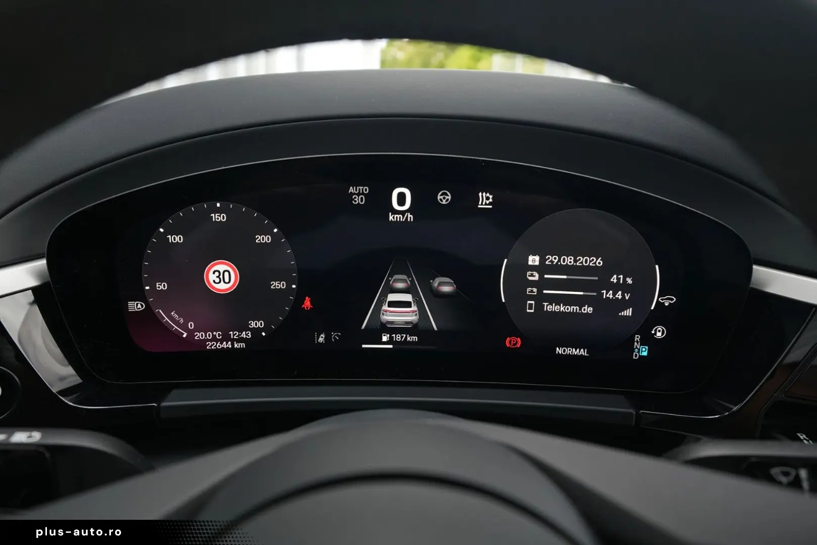 PORSCHE Macan 4 INNODRIVE-LUFT.-PANO-2xDISPLAY-AHK
