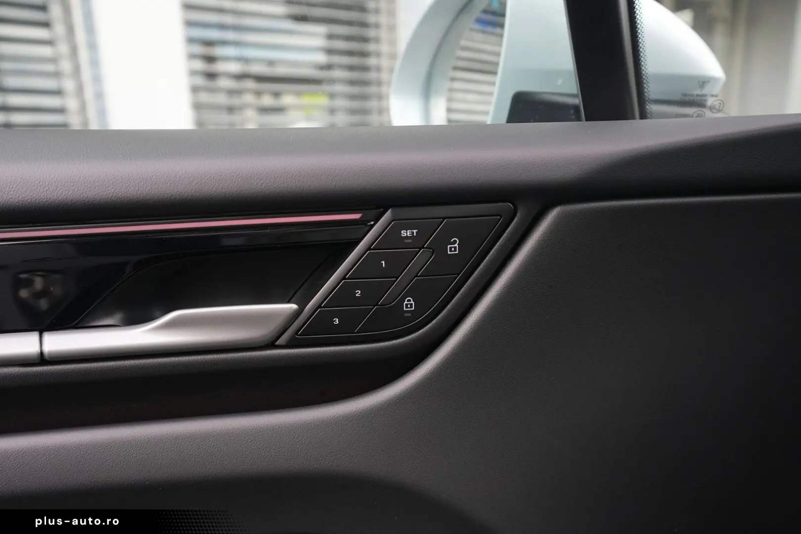 PORSCHE Macan 4 INNODRIVE-LUFT.-PANO-2xDISPLAY-AHK
