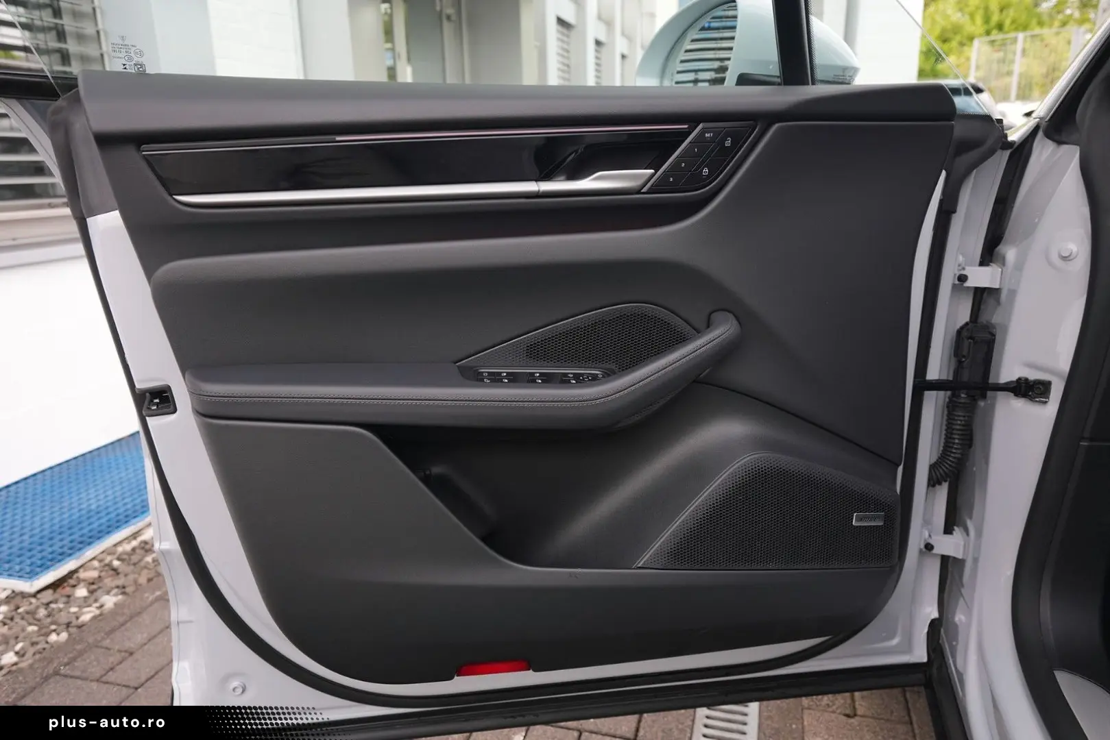 PORSCHE Macan 4 INNODRIVE-LUFT.-PANO-2xDISPLAY-AHK