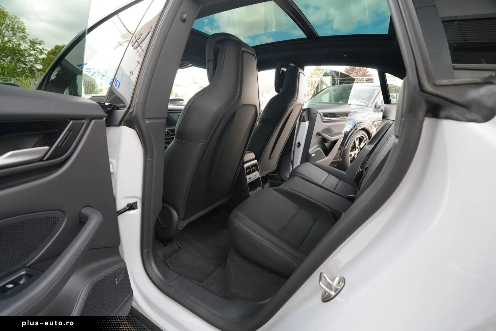 PORSCHE Macan 4 INNODRIVE-LUFT.-PANO-2xDISPLAY-AHK