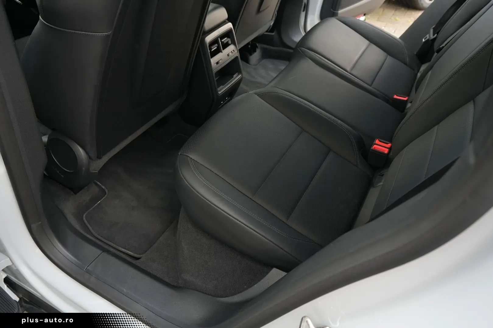 PORSCHE Macan 4 INNODRIVE-LUFT.-PANO-2xDISPLAY-AHK