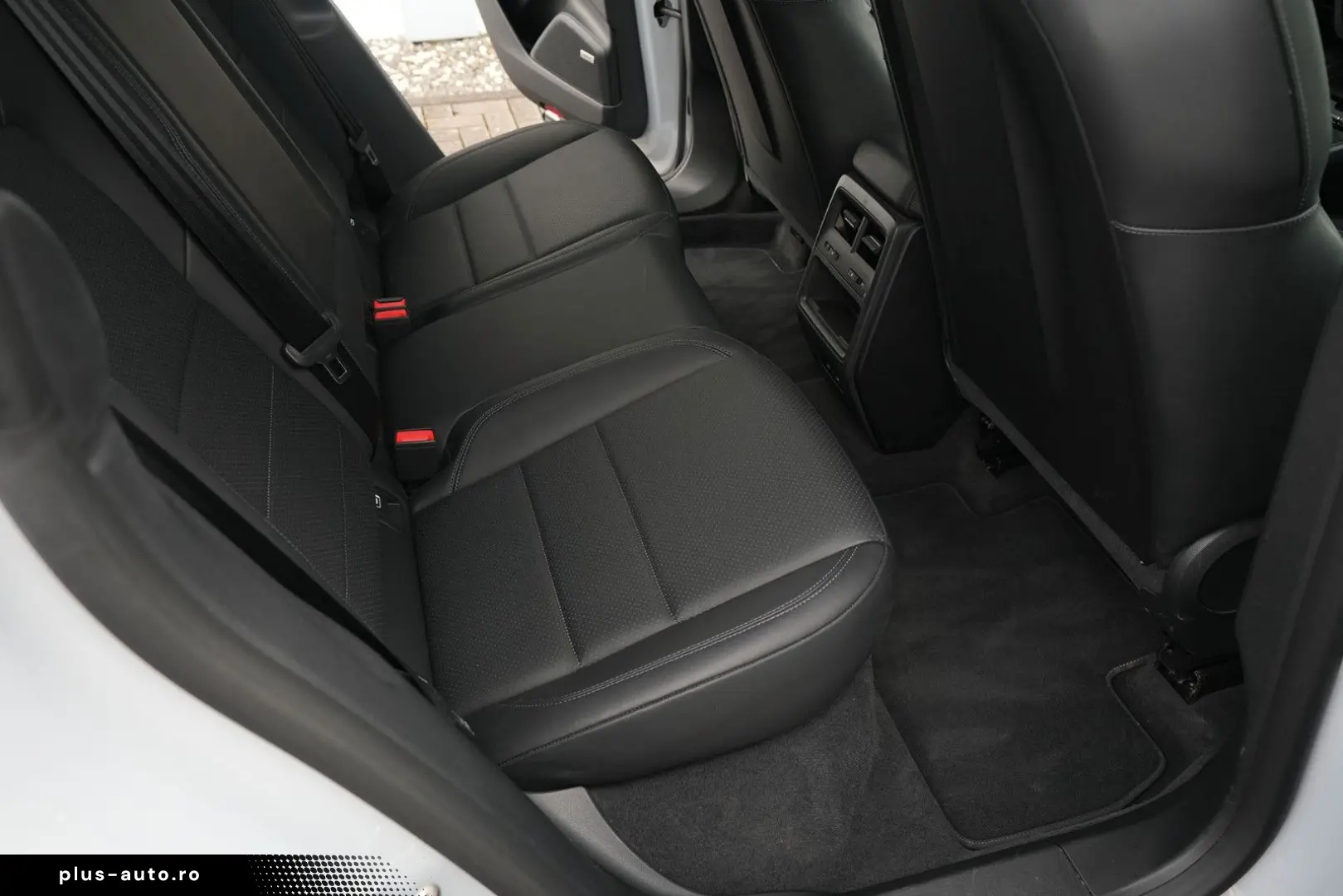 PORSCHE Macan 4 INNODRIVE-LUFT.-PANO-2xDISPLAY-AHK