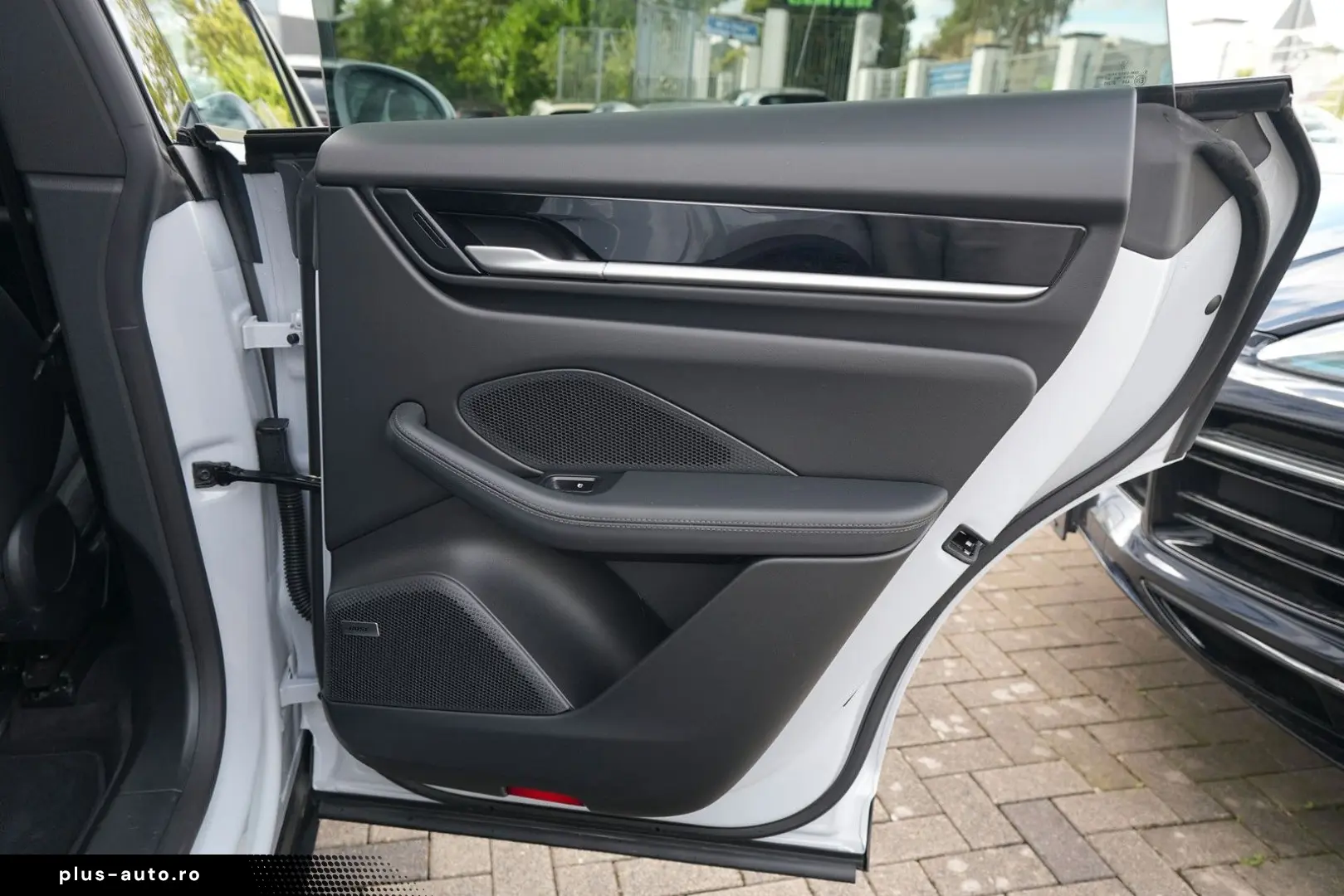 PORSCHE Macan 4 INNODRIVE-LUFT.-PANO-2xDISPLAY-AHK