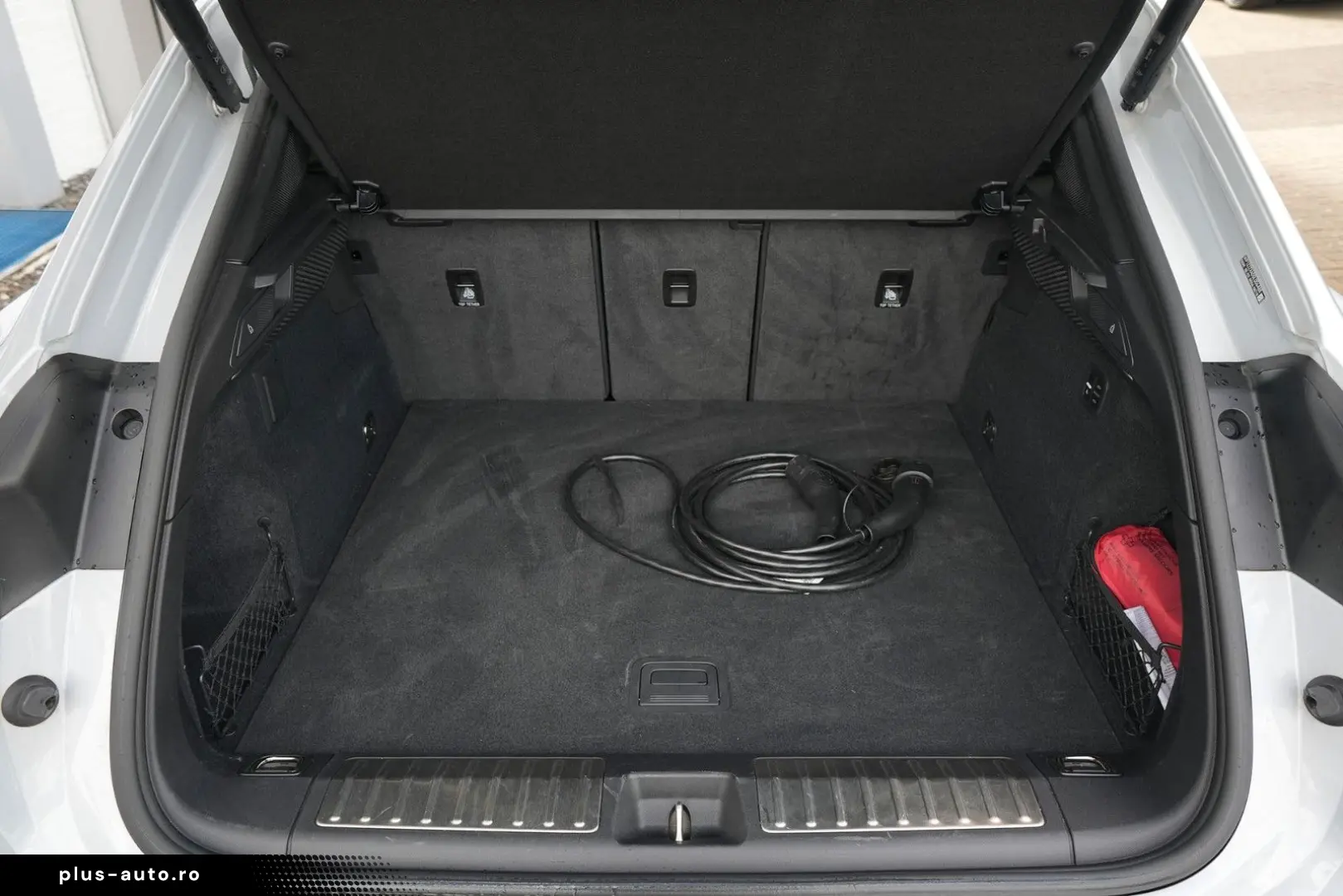 PORSCHE Macan 4 INNODRIVE-LUFT.-PANO-2xDISPLAY-AHK