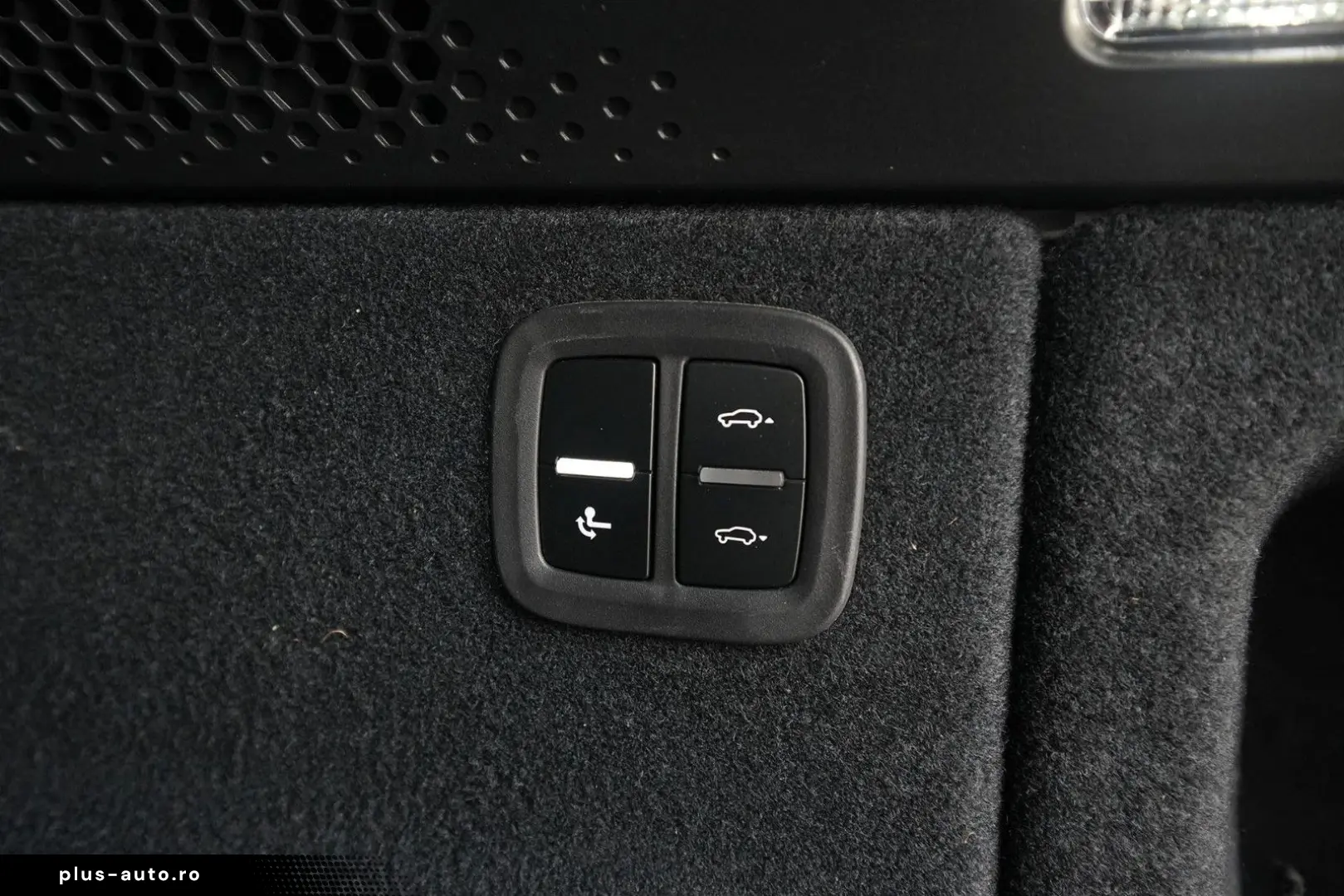 PORSCHE Macan 4 INNODRIVE-LUFT.-PANO-2xDISPLAY-AHK