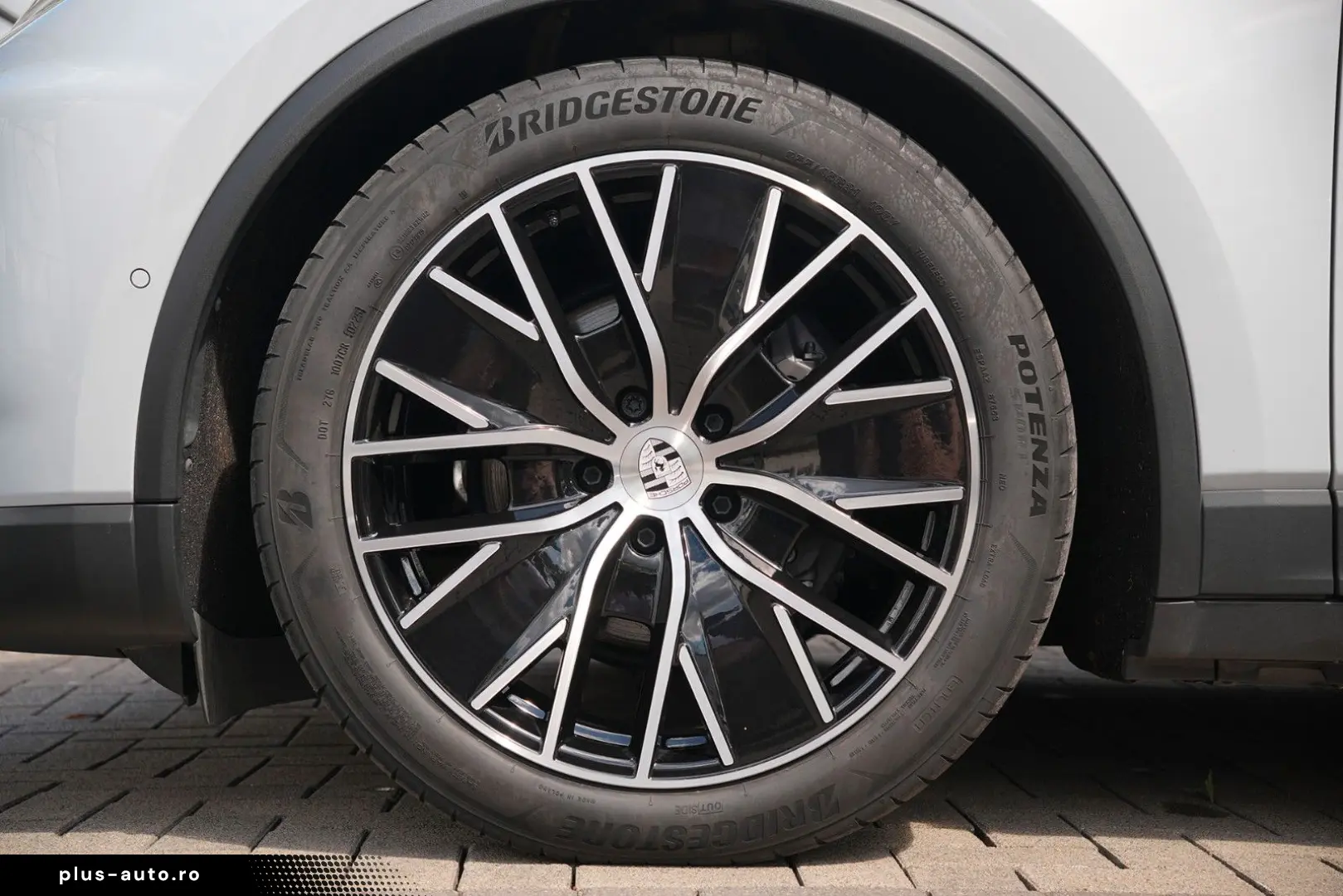 PORSCHE Macan 4 INNODRIVE-LUFT.-PANO-2xDISPLAY-AHK