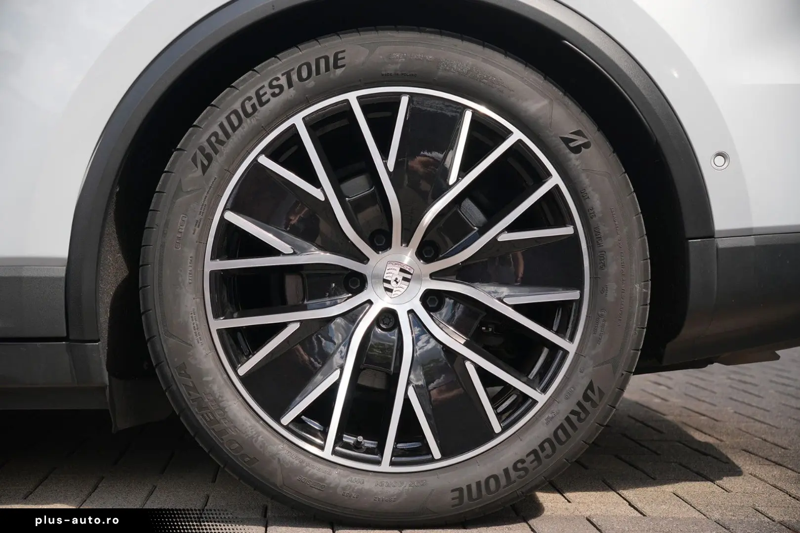 PORSCHE Macan 4 INNODRIVE-LUFT.-PANO-2xDISPLAY-AHK
