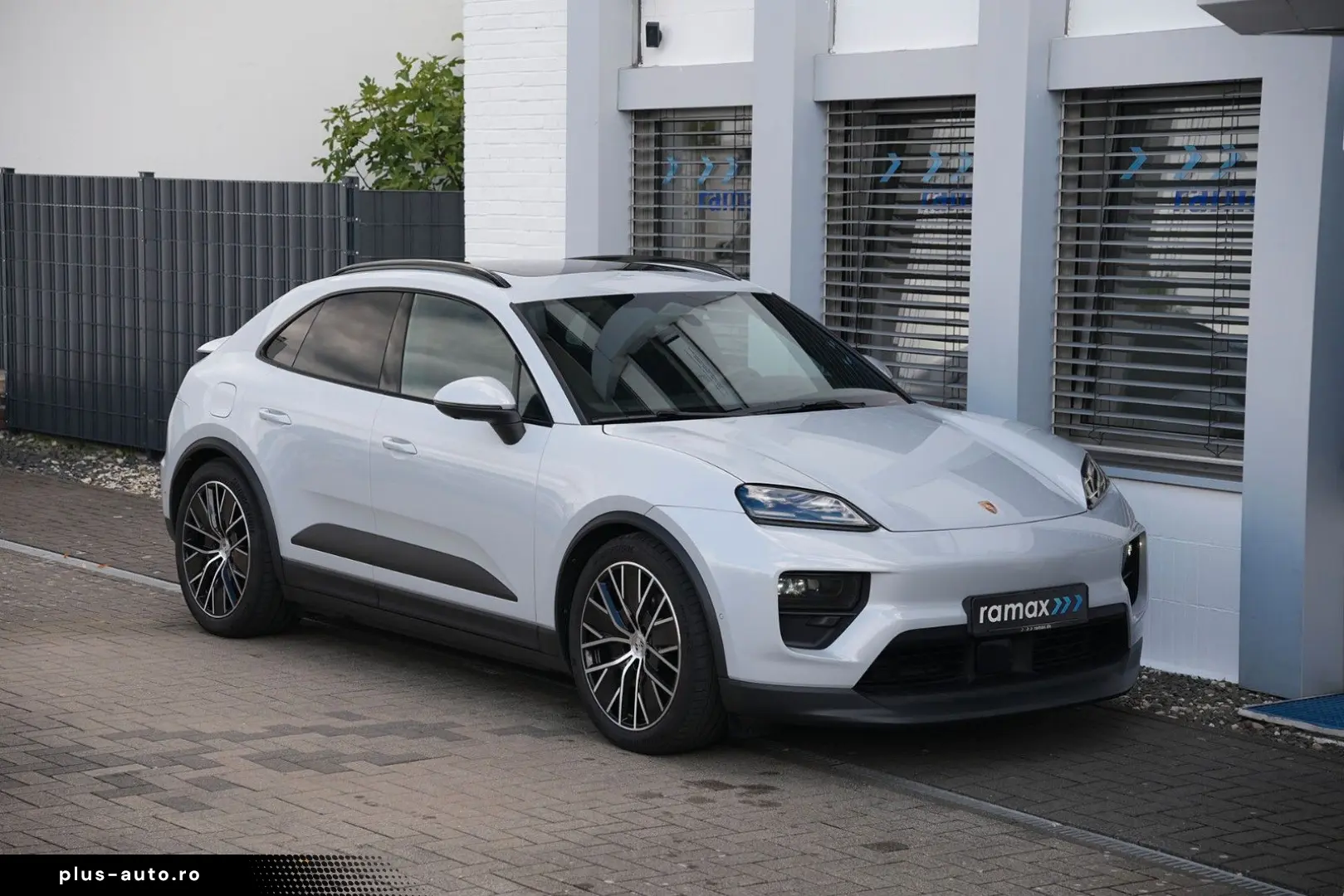 PORSCHE Macan 4 INNODRIVE-LUFT.-PANO-2xDISPLAY-AHK