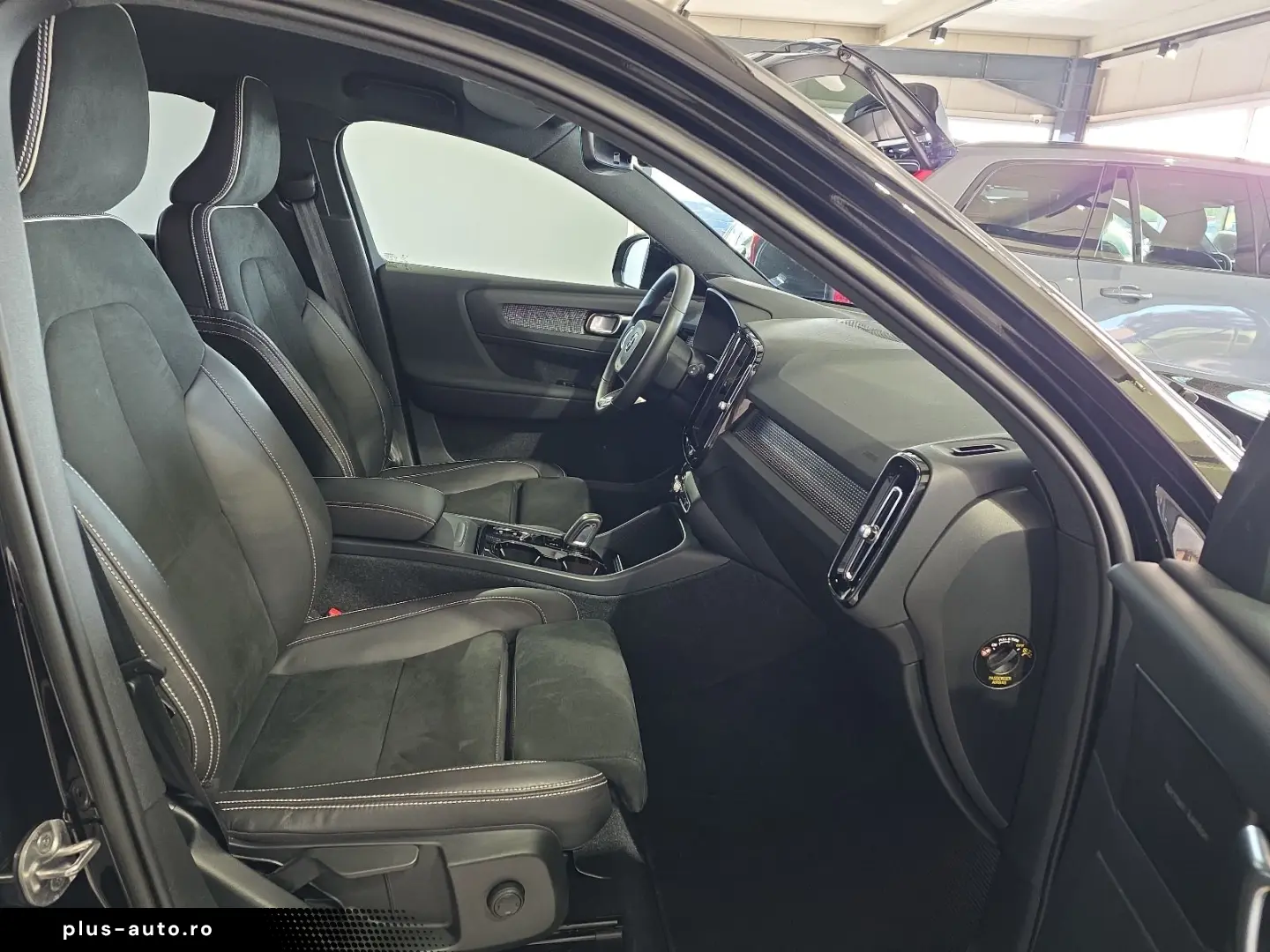 VOLVO XC40 T3 R-Design ACC AHK 360  H K LED 19  SHZ