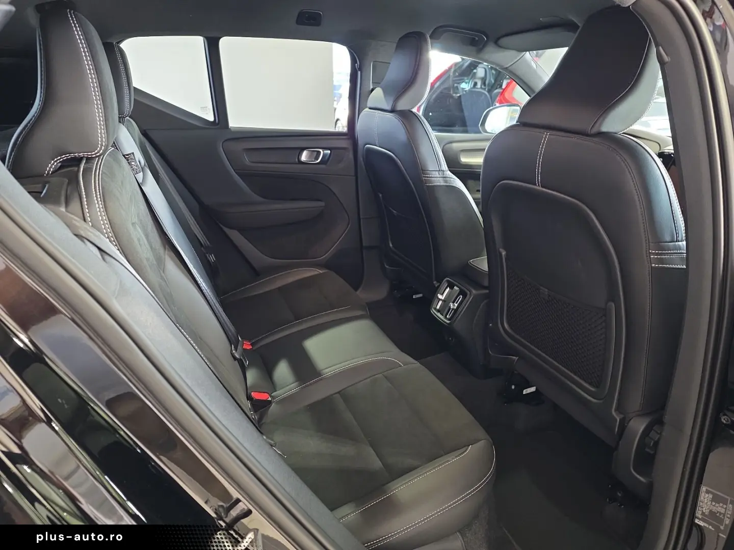 VOLVO XC40 T3 R-Design ACC AHK 360  H K LED 19  SHZ