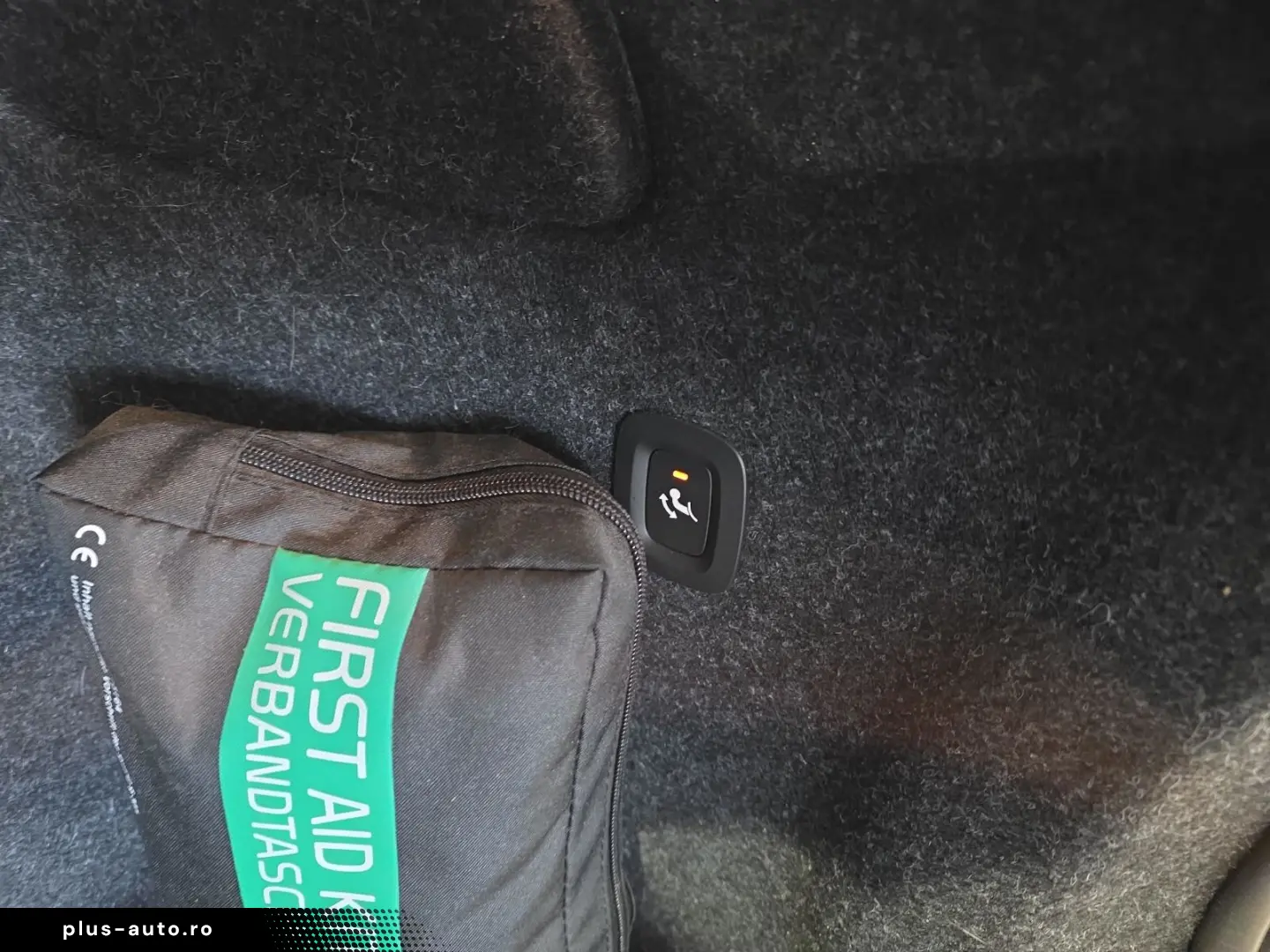 VOLVO XC40 T3 R-Design ACC AHK 360  H K LED 19  SHZ